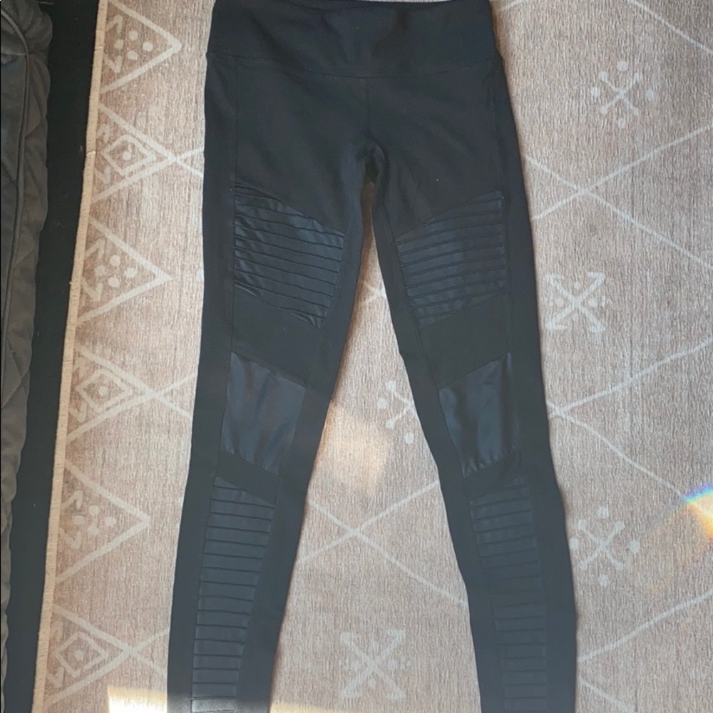 Alo Yoga Black Pants